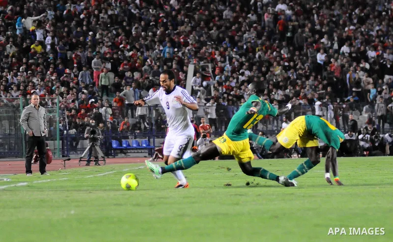 Egyptian players compete against with Senegal s players during their qualifying match of 2015 Africa Cup of Nations in Cairo, Egypt, on Nov. 15, 2014. Senegal won the match by 1-0. Photo by Amr Sayed