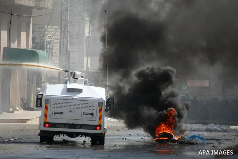 Israeli security forces take position during clashes with Palestinian protesters following a protest against the recent Israeli measures in Jerusalem, in the West Bank city of Hebron, November 21, 2014. Israel eased age...