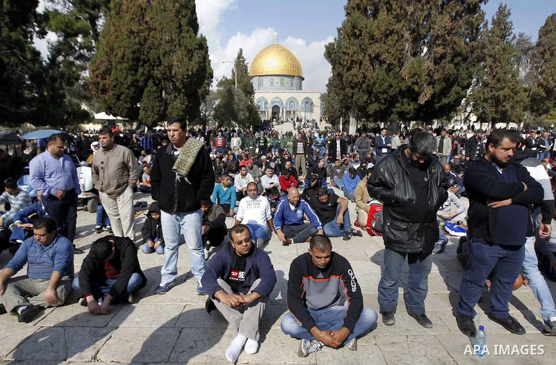 Palestinian worshippers take part in Friday prayers outside the Dome of the Rock at the Al-Aqsa mosque compound in the Old City of Jerusalem on November 21, 2014. Israel eased age restrictions for Friday prayers at Jerus...
