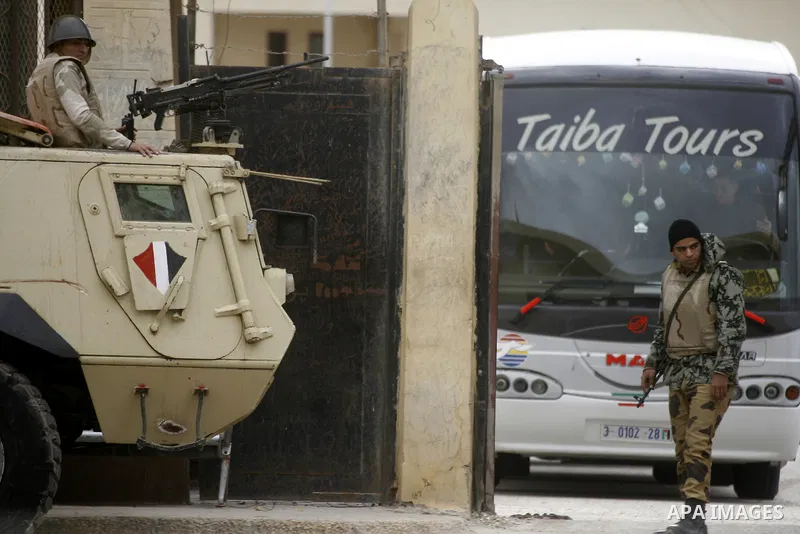 Egyptian soldiers stand guard, as Palestinians returning to Gaza, arrive at the Rafah border crossing between Egypt and southern Gaza Strip November 26, 2014. Egypt reopened the Rafah crossing with Gaza, which is the onl...