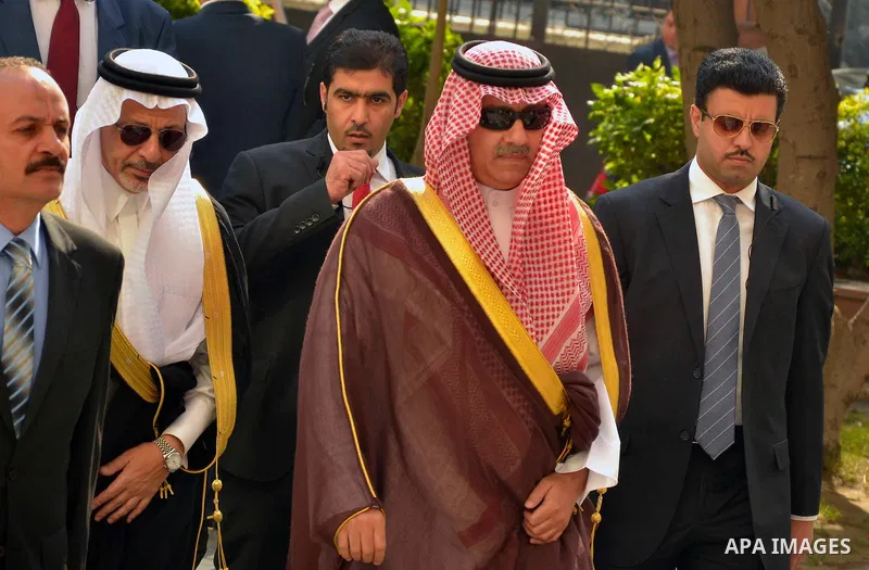 Arab Foreign Ministers arrive before the Arab League Foreign Ministers emergency meeting at the League's headquarters in Cairo, Egypt, 29 November 2014. The meeting is held to discuss the situation in east Jerusalem. Pho...