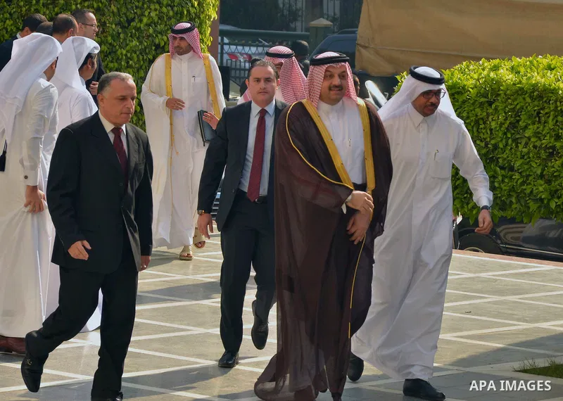 Arab Foreign Ministers arrive before the Arab League Foreign Ministers emergency meeting at the League's headquarters in Cairo, Egypt, 29 November 2014. The meeting is held to discuss the situation in east Jerusalem. Pho...