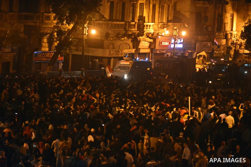 Egyptian anti-Mubarak protesters shout slogans at Abdel Moneim Riad, a main transportation hub for taxis and buses, after hearing the verdict of former Egyptian president Hosni Mubarak, in Cairo, Egypt, 29 November 2014....