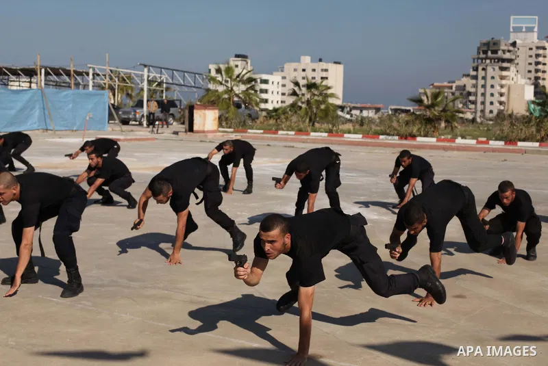 Palestinian members of officer display their skills during a graduation ceremony in Gaza city on November 30, 2014. Photo by Ashraf Amra