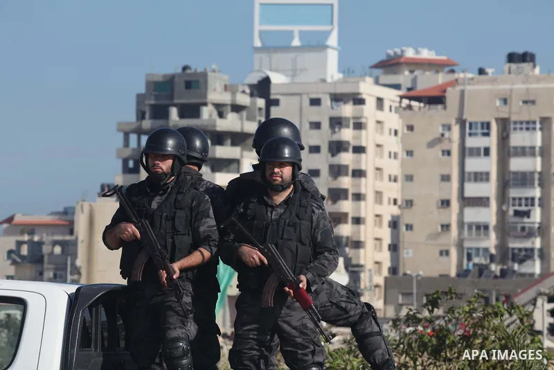 Palestinian members of officer display their skills during a graduation ceremony in Gaza city on November 30, 2014. Photo by Ashraf Amra