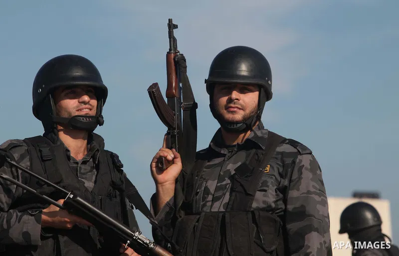 Palestinian members of officer display their skills during a graduation ceremony in Gaza city on November 30, 2014. Photo by Ashraf Amra