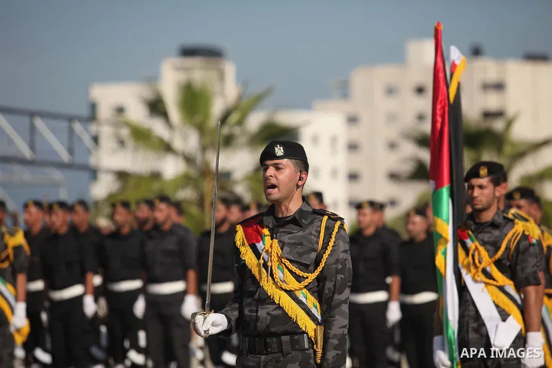 Palestinian members of officer display their skills during a graduation ceremony in Gaza city on November 30, 2014. Photo by Ashraf Amra