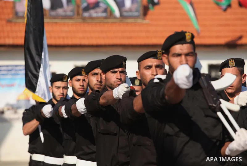 Palestinian members of officer display their skills during a graduation ceremony in Gaza city on November 30, 2014. Photo by Ashraf Amra