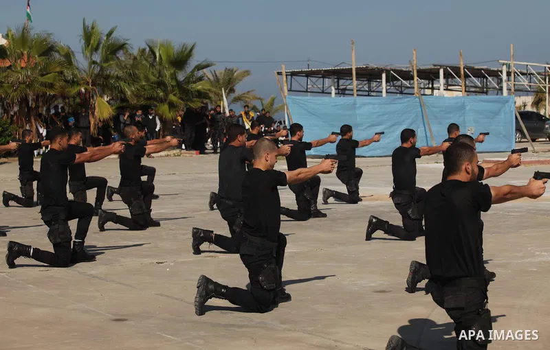 Palestinian members of officer display their skills during a graduation ceremony in Gaza city on November 30, 2014. Photo by Ashraf Amra