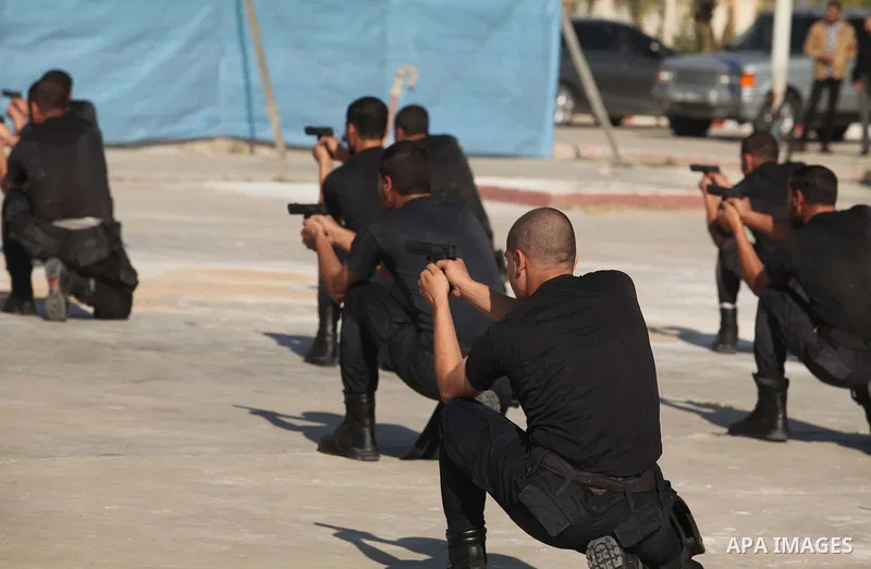 Palestinian members of officer display their skills during a graduation ceremony in Gaza city on November 30, 2014. Photo by Ashraf Amra