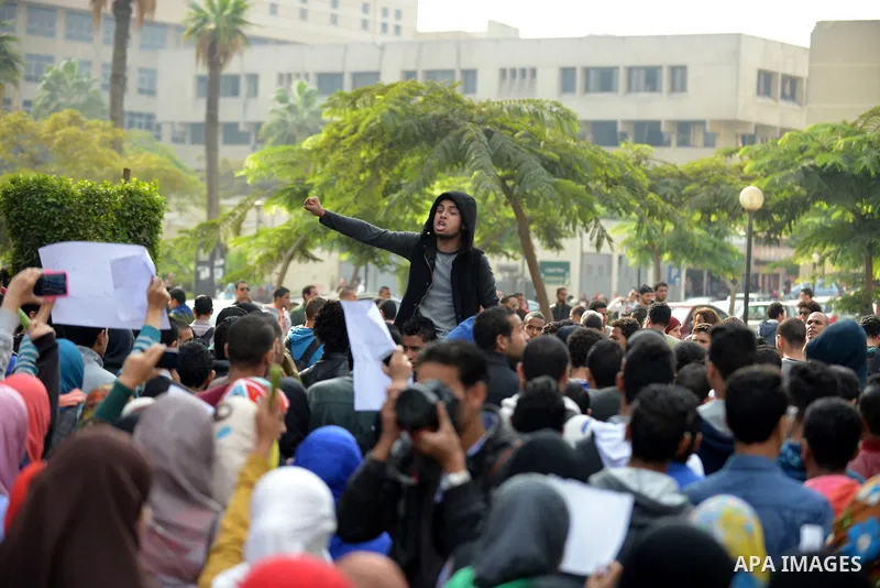 Egyptian anti-Mubarak students chant slogans one day after a court dismissed murder charges against former president Hosni Mubarak at Cairo University, Egypt, 30 November 2014. Two people were killed in clashes between p...
