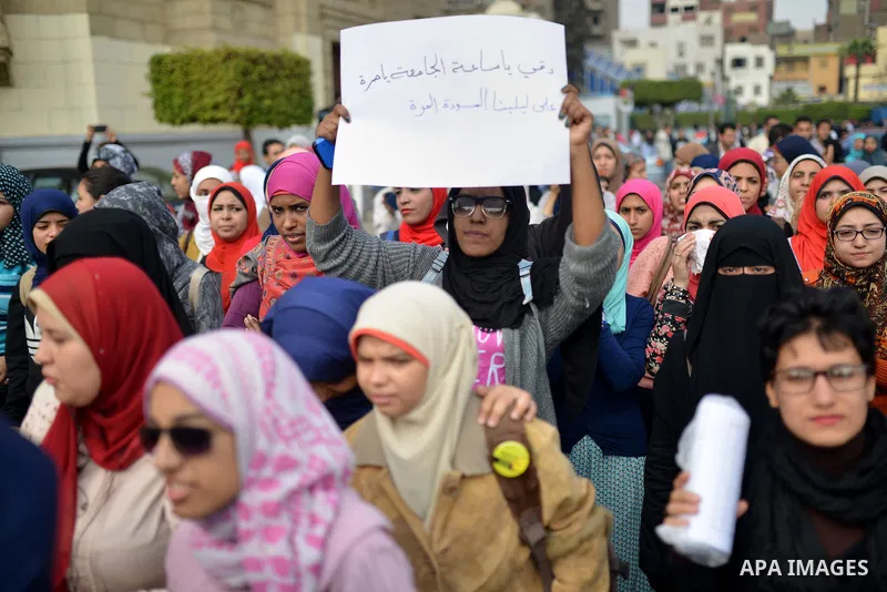 Egyptian anti-Mubarak students chant slogans one day after a court dismissed murder charges against former president Hosni Mubarak at Cairo University, Egypt, 30 November 2014. Two people were killed in clashes between p...