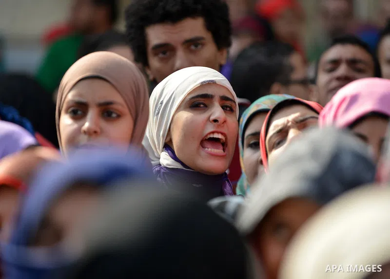 Egyptian anti-Mubarak students chant slogans one day after a court dismissed murder charges against former president Hosni Mubarak at Cairo University, Egypt, 30 November 2014. Two people were killed in clashes between p...