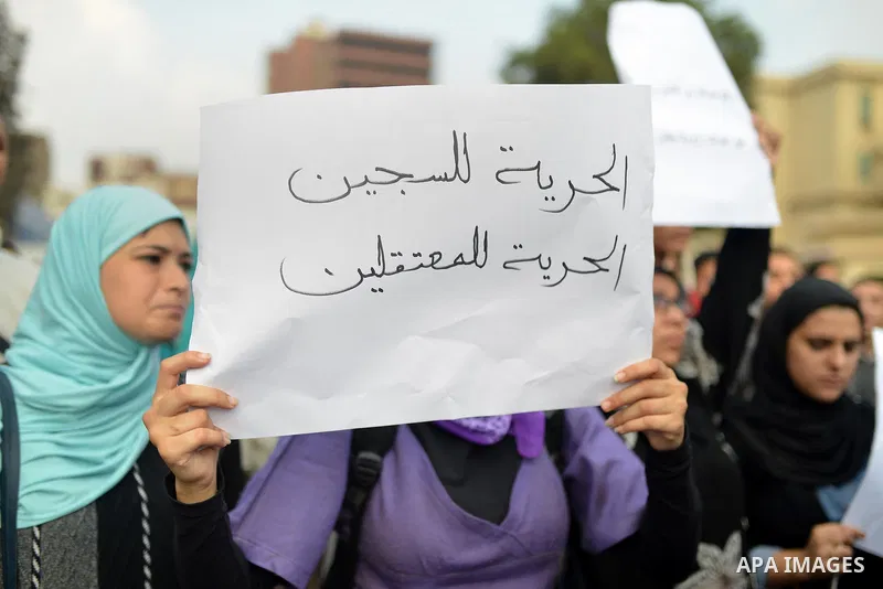Egyptian anti-Mubarak students chant slogans one day after a court dismissed murder charges against former president Hosni Mubarak at Cairo University, Egypt, 30 November 2014. Two people were killed in clashes between p...