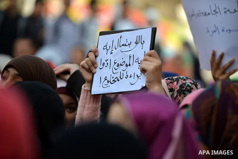 Egyptian anti-Mubarak students chant slogans one day after a court dismissed murder charges against former president Hosni Mubarak at Cairo University, Egypt, 30 November 2014. Two people were killed in clashes between p...