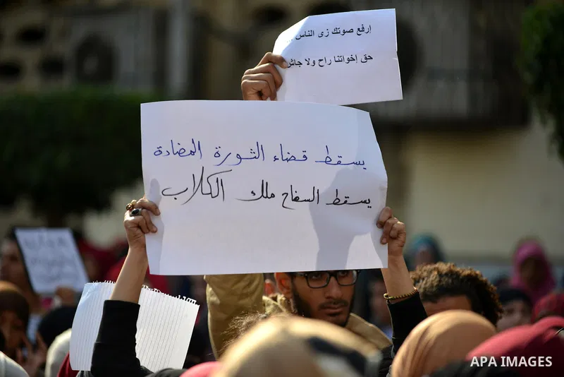 Egyptian anti-Mubarak students chant slogans one day after a court dismissed murder charges against former president Hosni Mubarak at Cairo University, Egypt, 30 November 2014. Two people were killed in clashes between p...