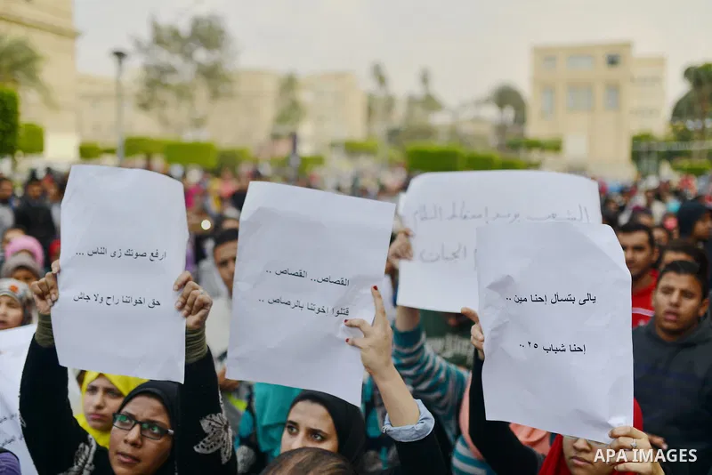 Egyptian anti-Mubarak students chant slogans one day after a court dismissed murder charges against former president Hosni Mubarak at Cairo University, Egypt, 30 November 2014. Two people were killed in clashes between p...