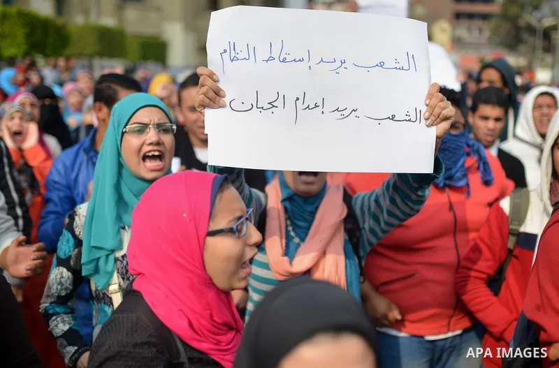 Egyptian anti-Mubarak students chant slogans one day after a court dismissed murder charges against former president Hosni Mubarak at Cairo University, Egypt, 30 November 2014. Two people were killed in clashes between p...