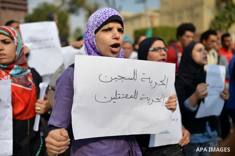 Egyptian anti-Mubarak students chant slogans one day after a court dismissed murder charges against former president Hosni Mubarak at Cairo University, Egypt, 30 November 2014. Two people were killed in clashes between p...