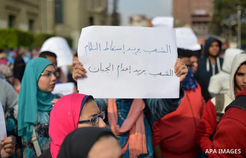 Egyptian anti-Mubarak students chant slogans one day after a court dismissed murder charges against former president Hosni Mubarak at Cairo University, Egypt, 30 November 2014. Two people were killed in clashes between p...