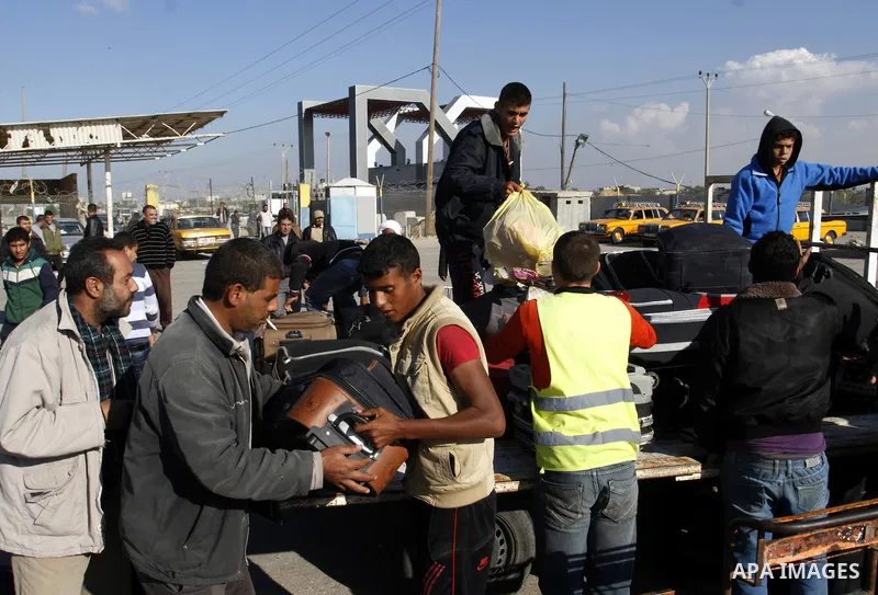 Palestinians cross into Gaza through the Rafah border crossing between Egypt and southern Gaza Strip on November 30, 2014. Egyptian authorities reopened this week the Rafah crossing with Gaza for two days this week to al...