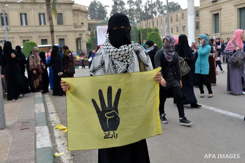 Egyptian students who are members in Students Against the Coup group (SAC), take part in a demonstration against the Cairo Criminal Court's decision to drop charges against former president Hosni Mubarak, at Cairo Univer...