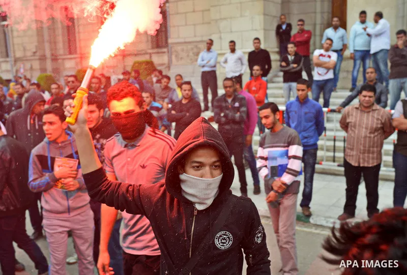 Egyptian students who are members in Students Against the Coup group (SAC), take part in a demonstration against the Cairo Criminal Court's decision to drop charges against former president Hosni Mubarak, at Cairo Univer...