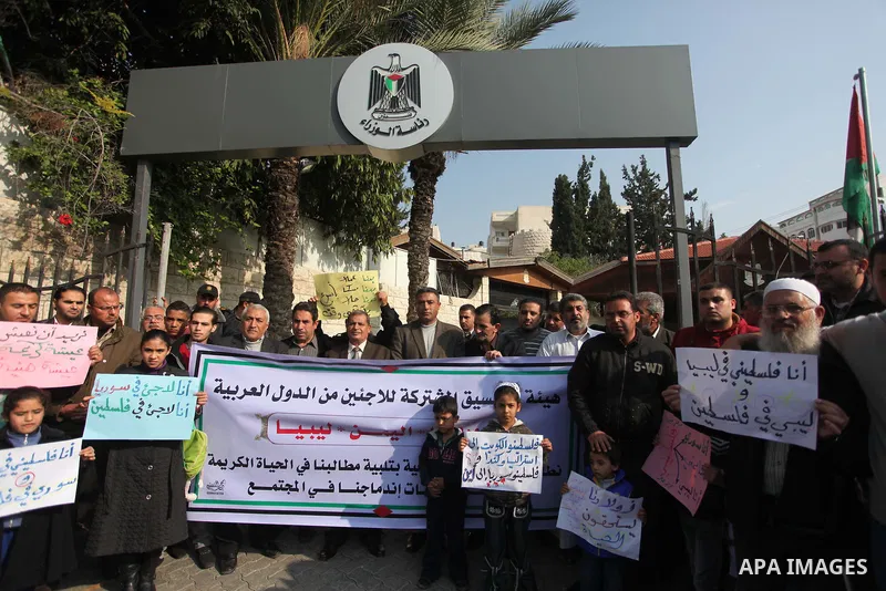 Palestinian refugees from Syrian, Yemen, Libya, take part in a protest to demand their rights, in front of the headquarters of the Council of Ministers in Gaza city December 9, 2014. Photo by Ashraf Amra
