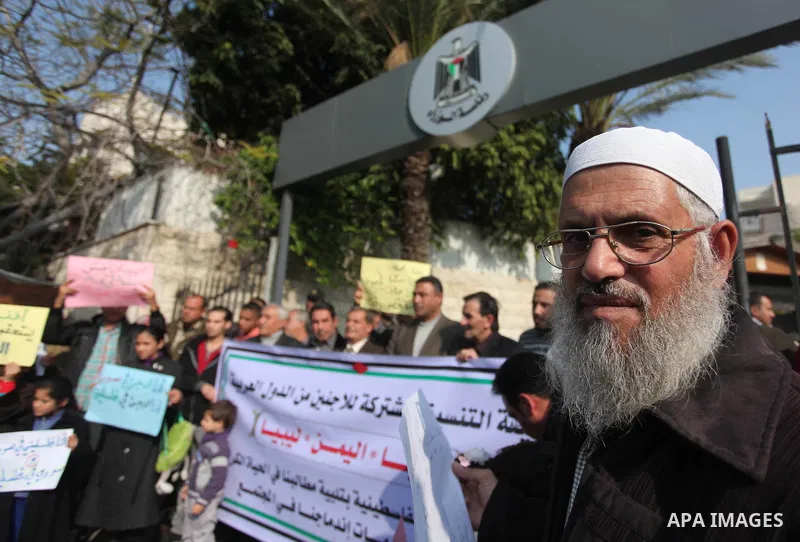 Palestinian refugees from Syrian, Yemen, Libya, take part in a protest to demand their rights, in front of the headquarters of the Council of Ministers in Gaza city December 9, 2014. Photo by Ashraf Amra