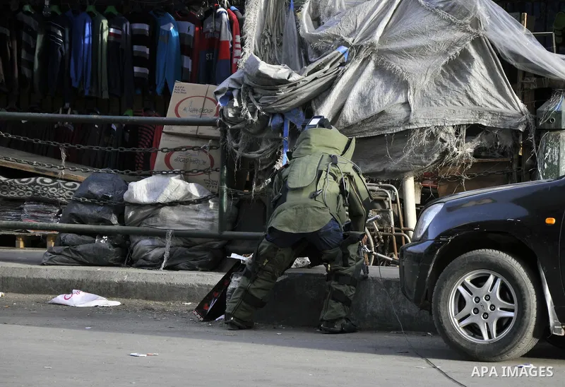 An Egyptian explosive expert tries to dismantle a home-made bomb close to downtown Ramses Square, Cairo December 9, 2014. Egypt has seen a wave of bombings and shootings, mainly against army and police personnel, over th...