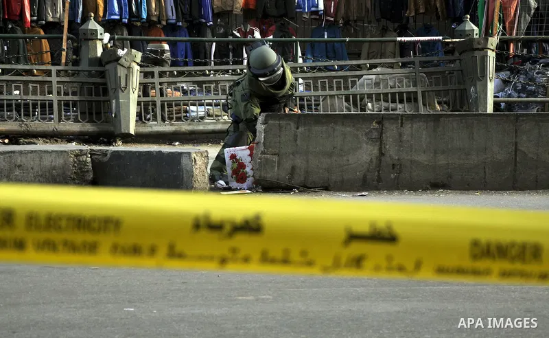 An Egyptian explosive expert tries to dismantle a home-made bomb close to downtown Ramses Square, Cairo December 9, 2014. Egypt has seen a wave of bombings and shootings, mainly against army and police personnel, over th...