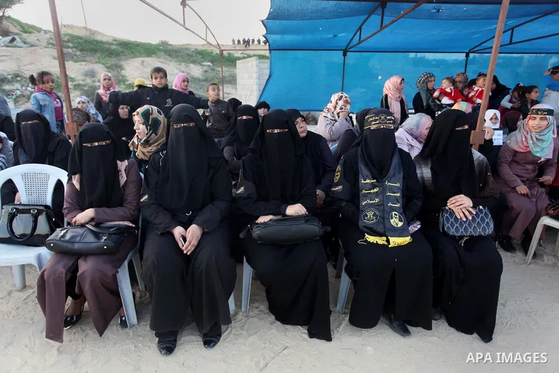 Palestinian supporters of Islamic Jihad movement attend a military training exercise, in Nuseirat, in the center of Gaza Strip, December 11, 2014. Hamas says a senior U.N. envoy held a rare meeting with the No. 2 in the...