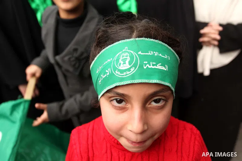 Palestinians Hamas supporters take part in a rally ahead of the 27th anniversary of the movement founding, in Jabaliya in the northern Gaza Strip December 12, 2014. Photo by Ashraf Amra