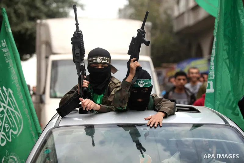 Palestinians Hamas supporters take part in a rally ahead of the 27th anniversary of the movement founding, in Jabaliya in the northern Gaza Strip December 12, 2014. Photo by Ashraf Amra