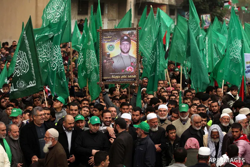 Palestinians Hamas supporters take part in a rally ahead of the 27th anniversary of the movement founding, in Jabaliya in the northern Gaza Strip December 12, 2014. Photo by Ashraf Amra