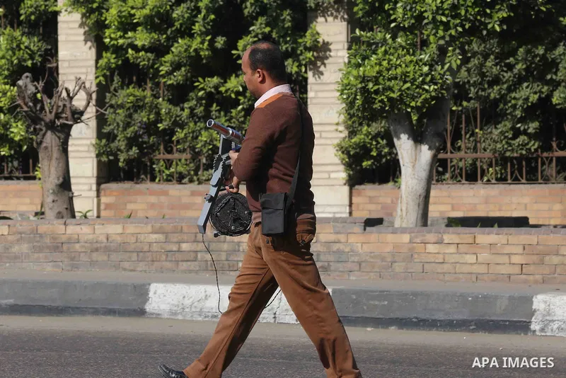An Egyptian explosive expert tries to dismantle a home-made bomb close at University bridge, in Cairo, Egypt December 28, 2014. Egypt has seen a wave of bombings and shootings, mainly against army and police personnel, o...