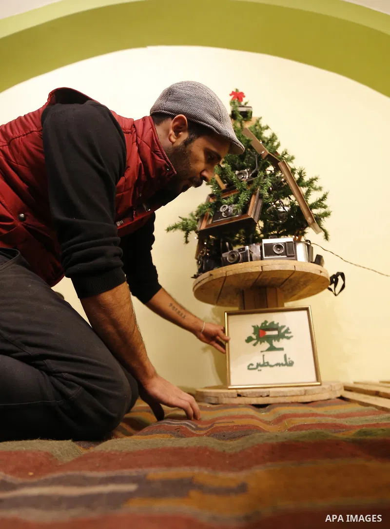 Palestinian Photographer, Elias Halabi, decorates a Christmas tree with cameras old at his house in the West Bank city of Bethlehem December 29, 2014. Photo by Muhesen Amren