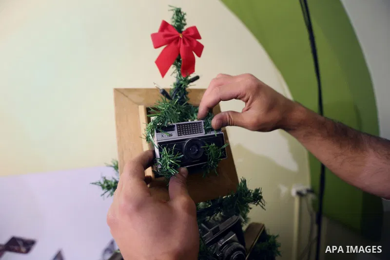 Palestinian Photographer, Elias Halabi, decorates a Christmas tree with cameras old at his house in the West Bank city of Bethlehem December 29, 2014. Photo by Muhesen Amren