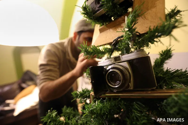 Palestinian Photographer, Elias Halabi, decorates a Christmas tree with cameras old at his house in the West Bank city of Bethlehem December 29, 2014. Photo by Muhesen Amren