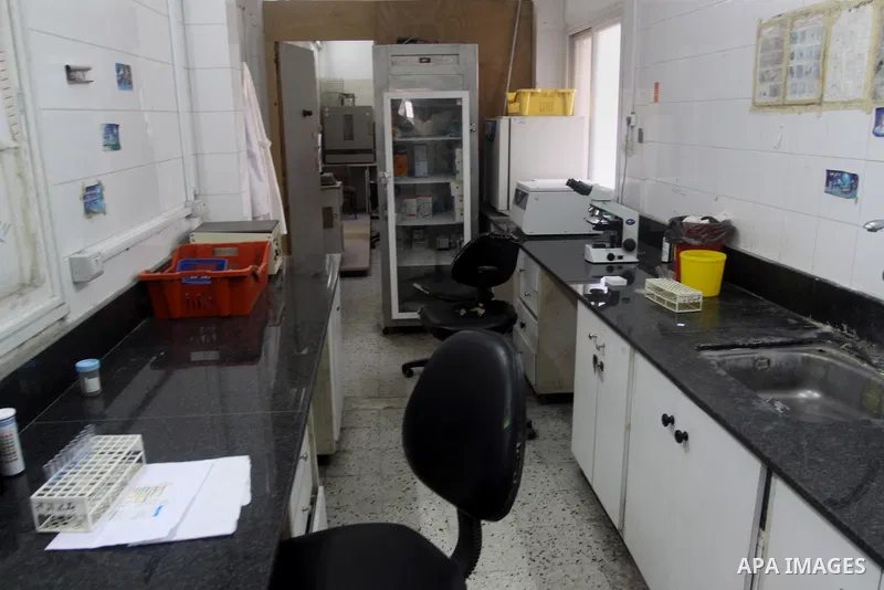 A view into a closed clinic hool during the strike of the employees of former Palestinian government in Gaza Strip to demand for pay the backlogged salaries, in Gaza city on December 31, 2014. The Palestinian unity gover...