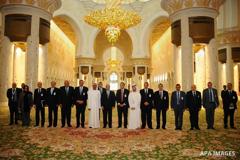 Egyptian President, Abdel Fattah al-Sisi visits a mosque and tomb of the late Sheikh Zayed Al Nahyan, in Abu Dhabi, UAE, 18 January 2015. According to reports the Egyptian President began a two-day visit to the United Ar...