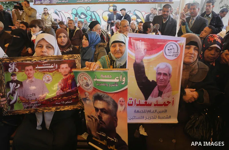 Palestinians take part a protest demanding the release of their relatives prisoners held in Israeli jails, in front of the Red Cross office in Gaza City, on January 19, 2015. Photo by Mohammed Asad