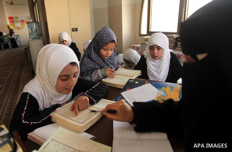 Palestinian girls read and memorise the holy Quran at an Islamic center in Gaza city, on January 22, 2015. Photo by Ashraf Amra
