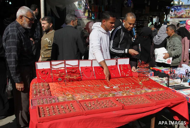 A Palestinian vendor displays the gold at the main market in Rafah in the southern Gaza Strip on January 24, 2015. Photo by Abed Rahim Khatib