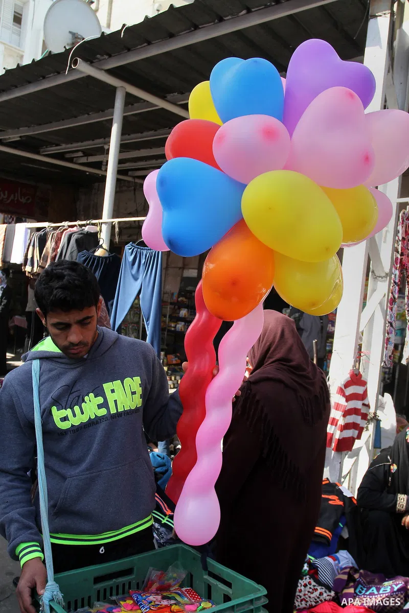 A Palestinian man sells balloons at the main market in Rafah in the southern Gaza Strip on January 24, 2015. Photo by Abed Rahim Khatib
