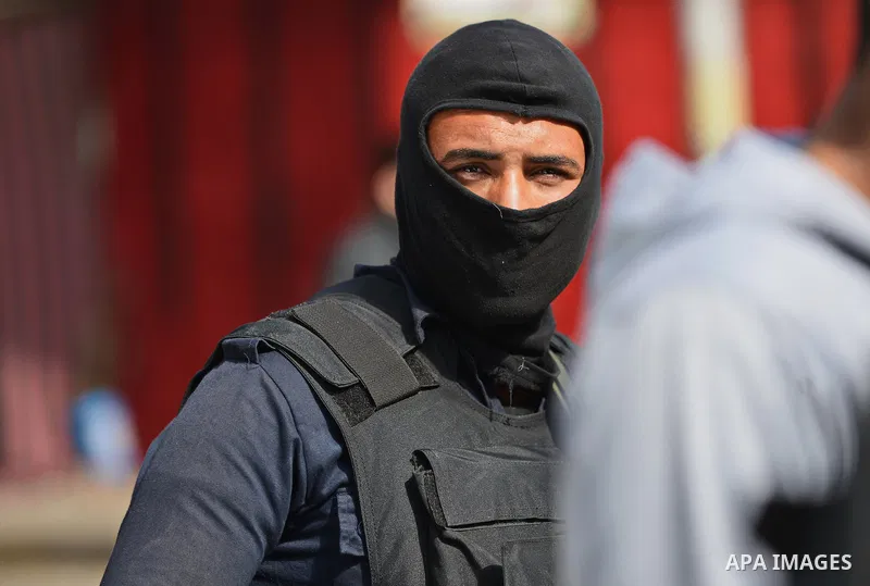 An Egyptian security force stands guard at Faisal street in Cairo January 25, 2015. A bomb wounded two Egyptian policemen in Cairo on Sunday and security forces moved quickly to disperse small protests on the anniversary...
