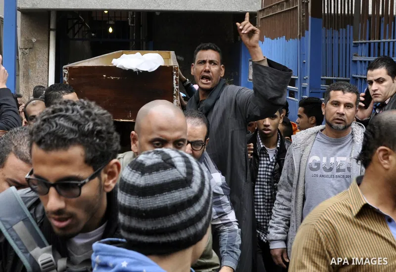 Mourners carry a body of an Egyptian protester, who was killed by security forces a day before, outside a hospital morgue, in Cairo on January 26, 2015. The death toll from clashes between protesters and police as Egypt...