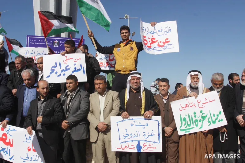 Palestinian factions members take part a protest at the Gaza seaport, on January 29, 2015. The governmental Committee to Break the Siege on Gaza declared last week the beginning of the rehabilitation of a waterway that w...