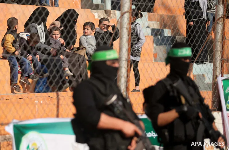 Militants of Ezz eddin al-Qassam brigades stand guard during a graduation ceremony of a military-style camp organized by the Hamas movement in Gaza City on January 29, 2015. Hamas's armed wing organized "Liberation Youth...