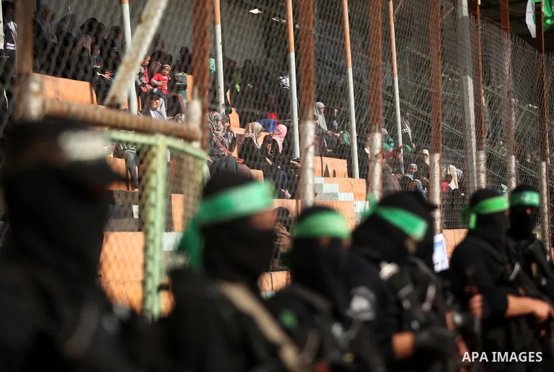 Militants of Ezz eddin al-Qassam brigades stand guard during a graduation ceremony of a military-style camp organized by the Hamas movement in Gaza City on January 29, 2015. Hamas's armed wing organized "Liberation Youth...